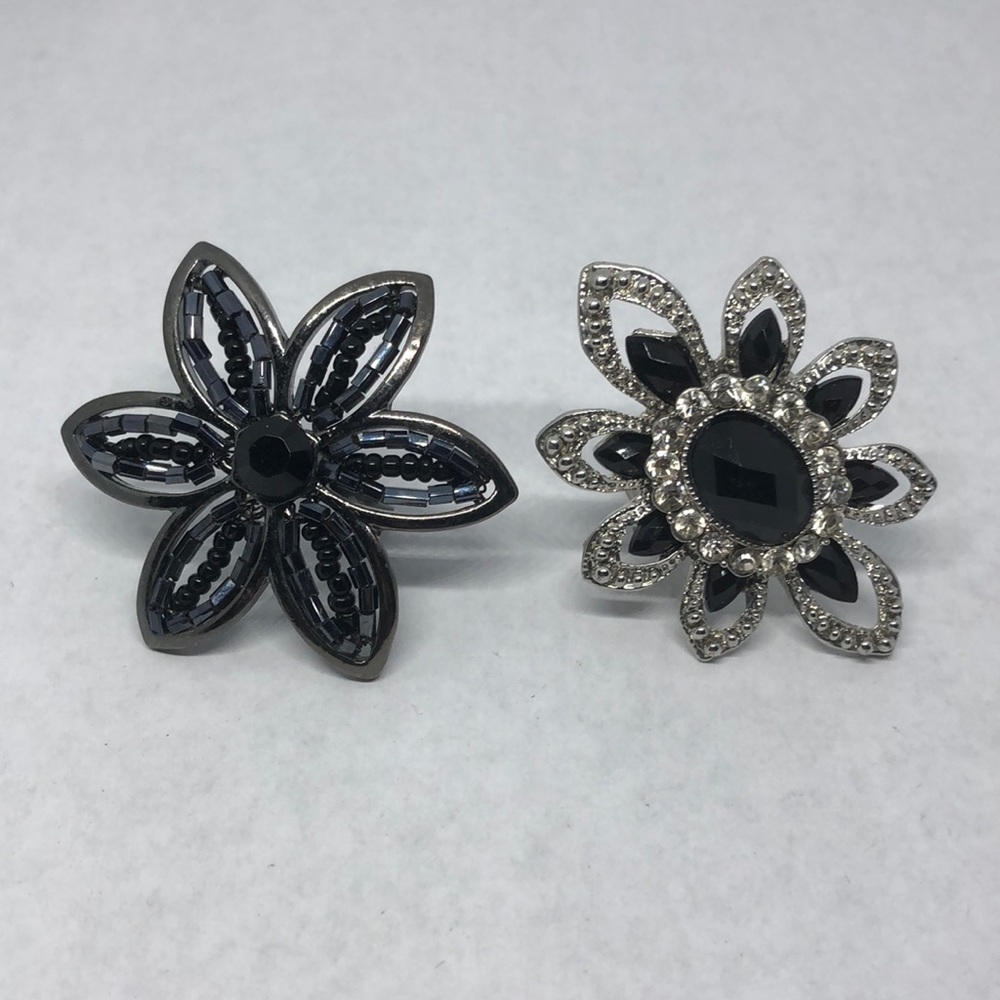Bundle lot 2 big flower shaped costume statement rings rhinestone beaded 7-8.